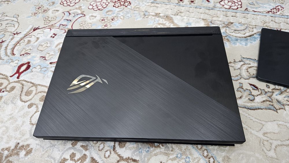 Asus rog strix g712lv