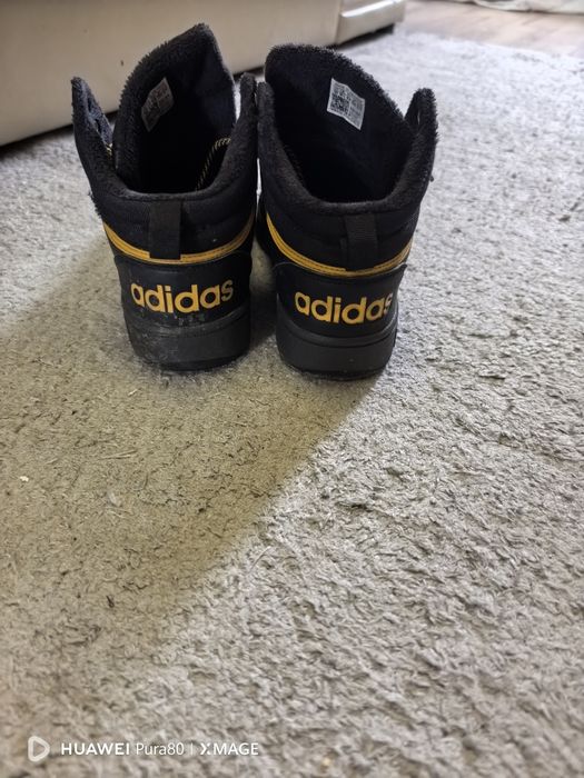 Продам Адидас кроссовки