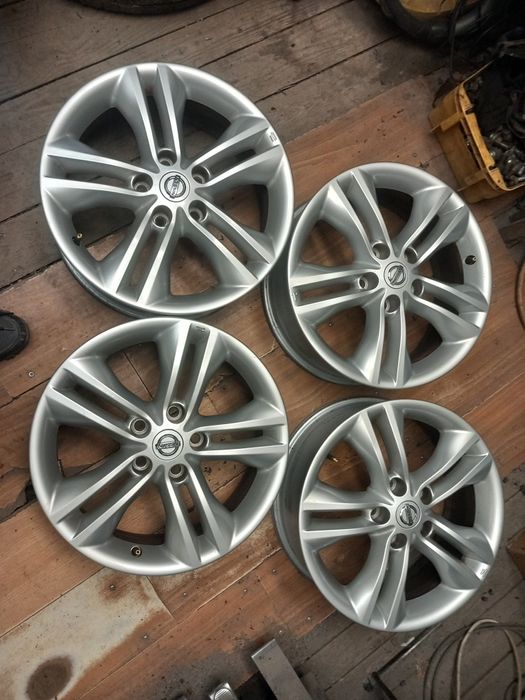 Jante nissan r17 5x114.3 et 40 cb 66.1