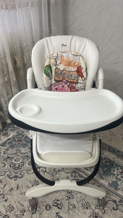 Балаға арналға тамақ ішетін стол