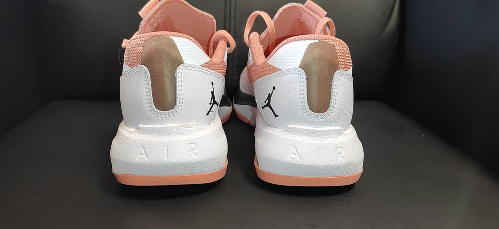 Nike Air Jordan 200E GS, номер 37,5