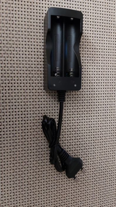 Incarcator universal pentru 3.7V 18650 16340 14500