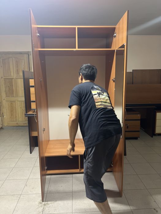 Шкаф, столы в Косшы срочно