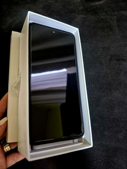 Vând Redmi Note 11 pro plus 5G