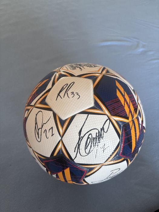 Minge oficială FCSB 2024, semnată de întreg lotul – COLECȚIE