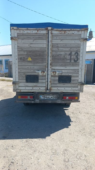 Газель 2005 года.