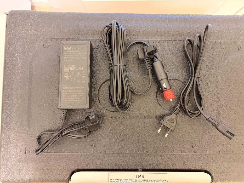 Frigider auto VEVOR 55L cu compresor, 12V 24V 220V, congelator portabil pentru camping, rulotă, camion, ca nou