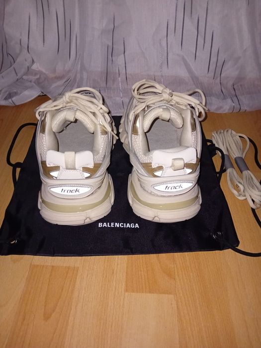 balenciaga track bej