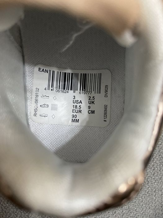 Детские кроссовки