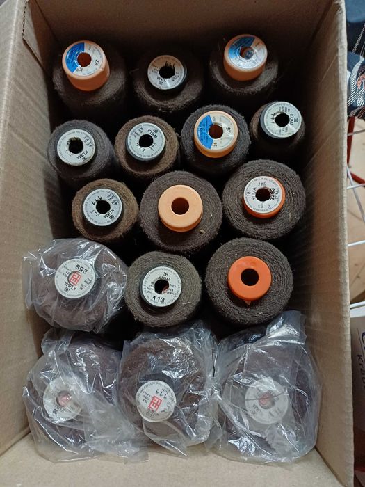 Vand ata  de surfilat si de cusut