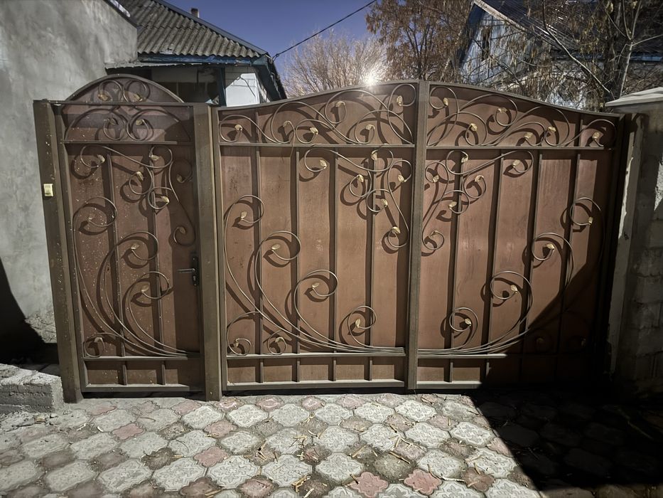 Продам ворота железные уличные