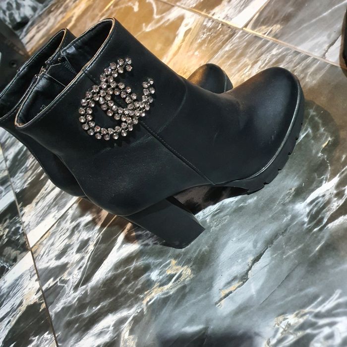 Cizme cu toc de piele