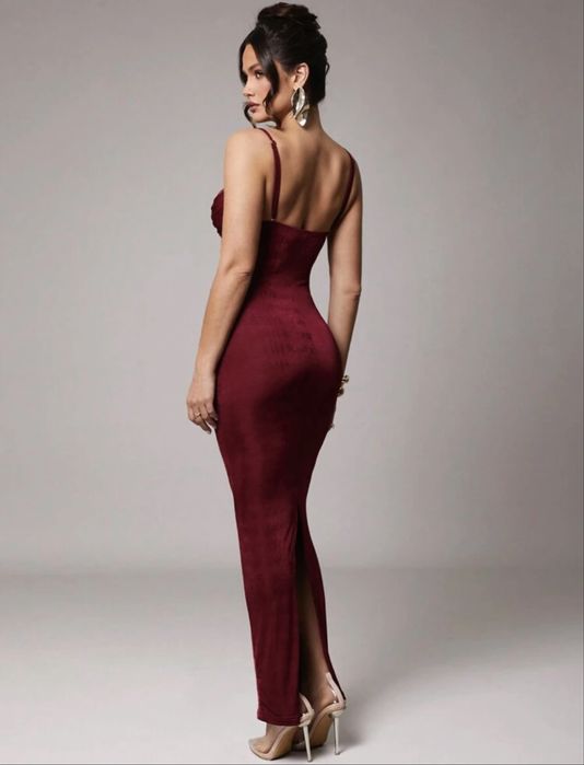 Елегантна дълга рокля.