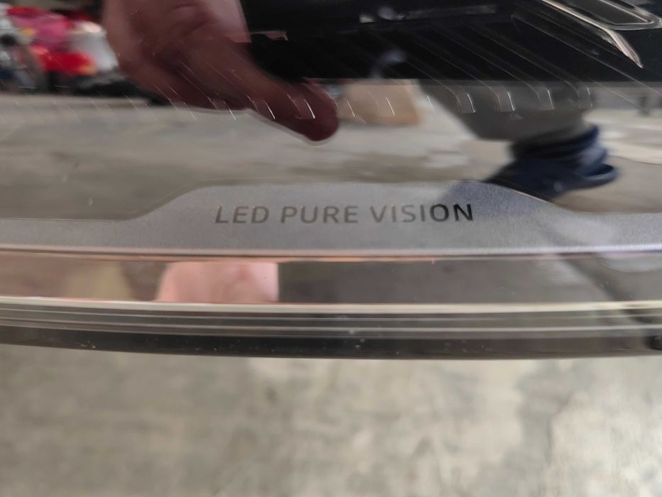 Фар Renault Megane E-Tech LED десен / Фар Рено Меган Оригинален