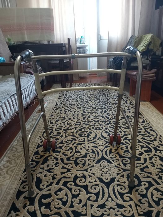 Отдам бесплатно ходунки б/у