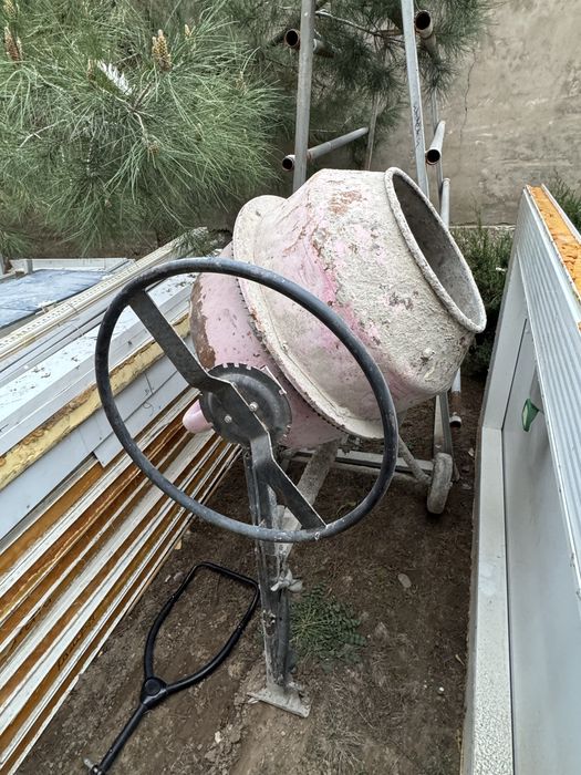 БЕТОНОМЕШАЛКА прдается б/у