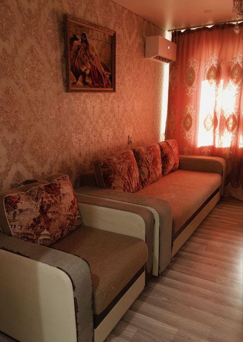 Диван и кресло продаются