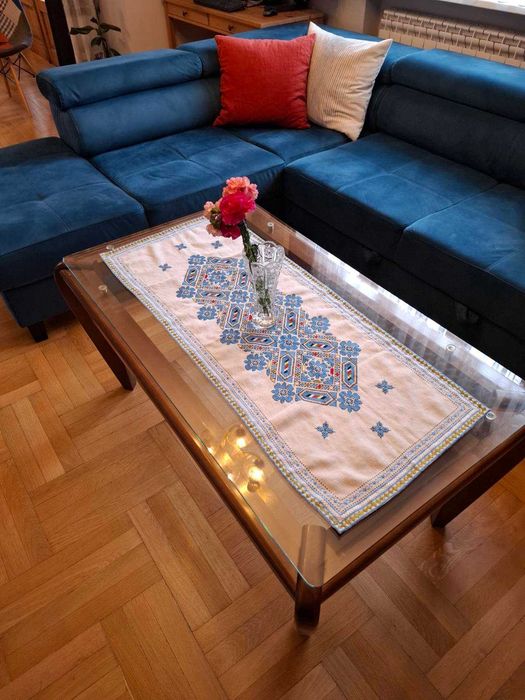 Комплект Трапезна маса и шест стола и холна маса