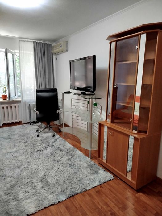 сдам 2-комнатную квартиру на  длительный срок .семейной паре.