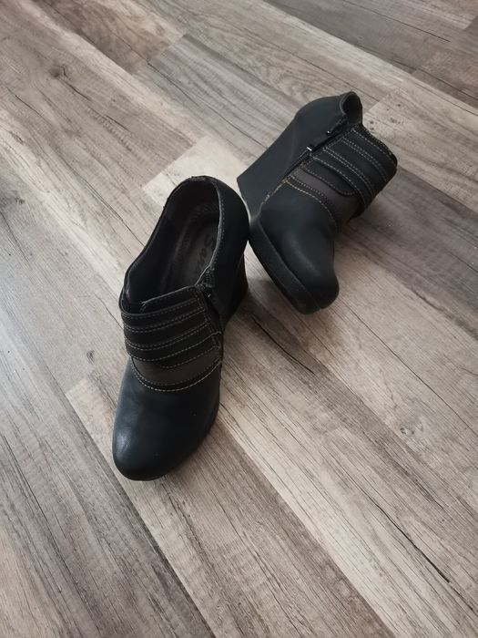 Saboți negri mărimea 38