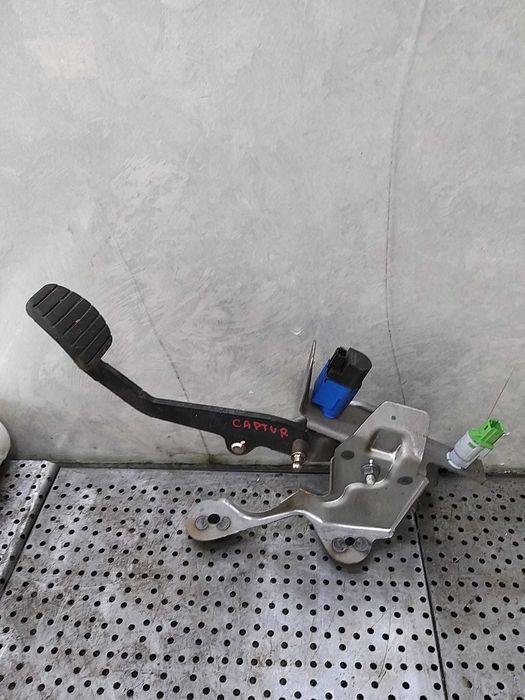 Pedala ambreiaj 1.5 dci renault captur 1 j5 h5 465033591r