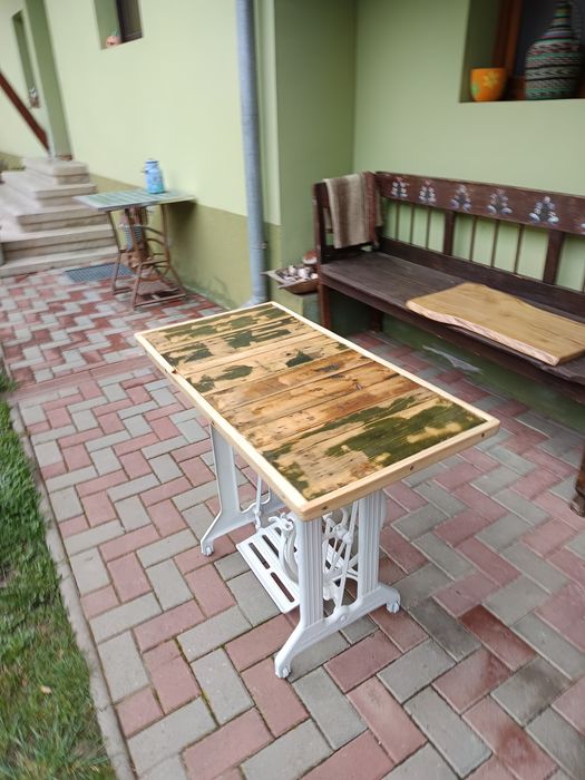 Masa exterior sau crama din mașină de cusut