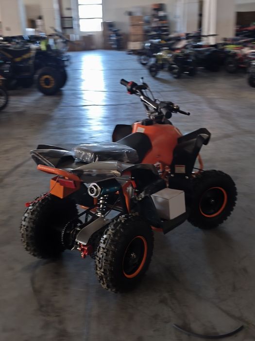 ATV quad  49cc la mâna a doua folosit în regim propriu pentru filmări