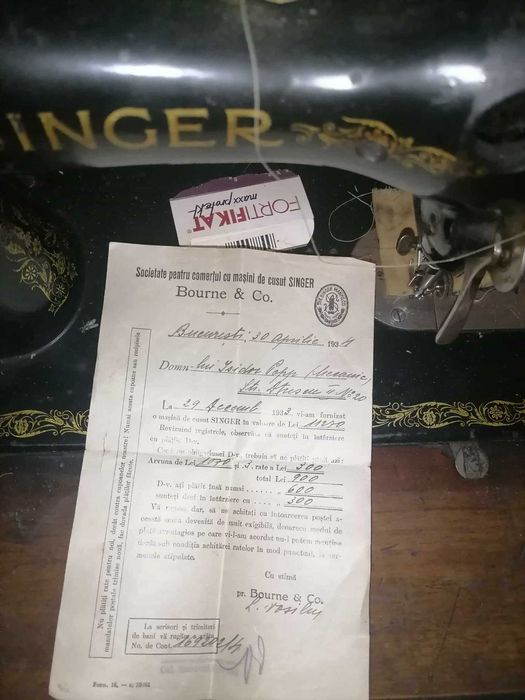 Mașina de cusut Singer veche