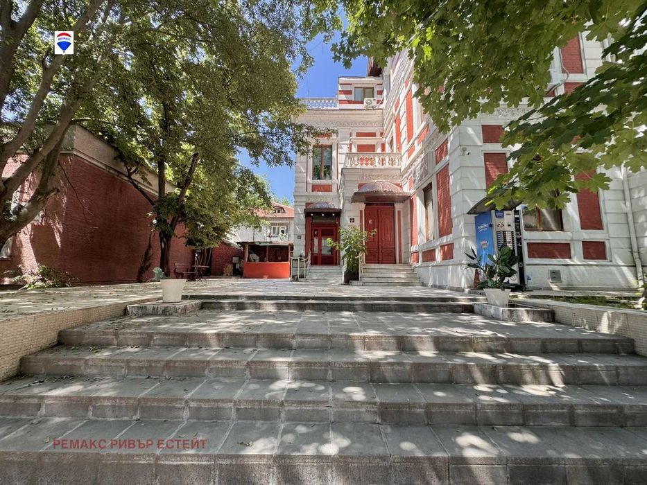 Дава се под наем Заведение в Русе, Център - 370 кв.м за 2560 € - Снимка #5