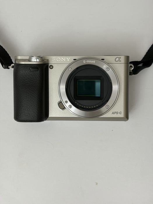 Sony a6000 16–50 kit + Sony 50mm f/1.8 OSS (полный комплект)