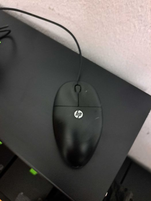 Пакет настолни компютри HP + монитори + периферия