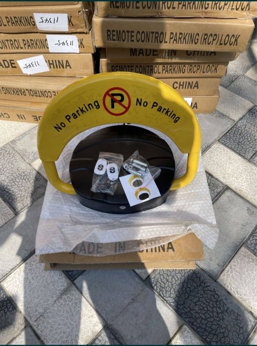 No parking . Stop . No parkin . Parkovka