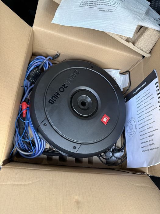 Subwoofer  auto JBL BassPro Hub de 200 W RMS pentru roata de rezervă - garanție 09.2027