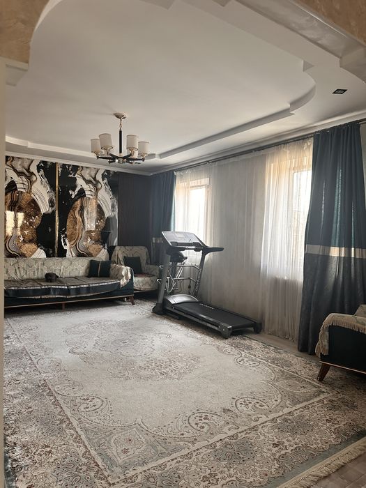 Дом  с большим двором