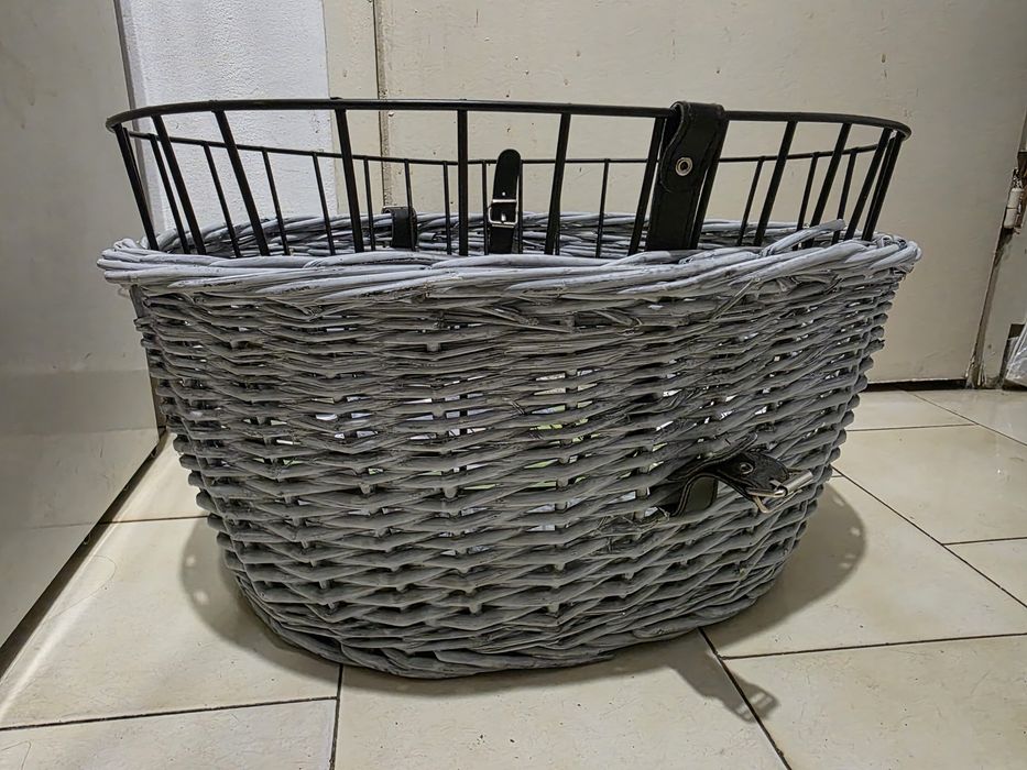Плетена кошница за колело ратанова
