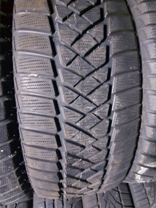 Гуми зимни 235/55R17 DUNLOP