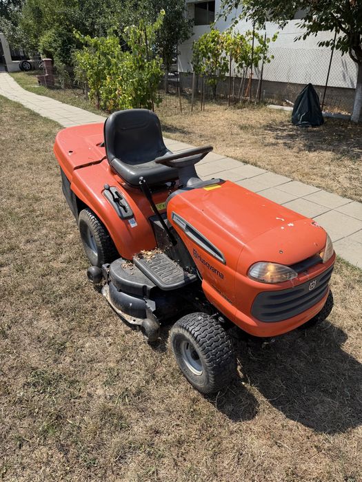 Tractoras pentru taiat gazon/iarba Husqvarna
