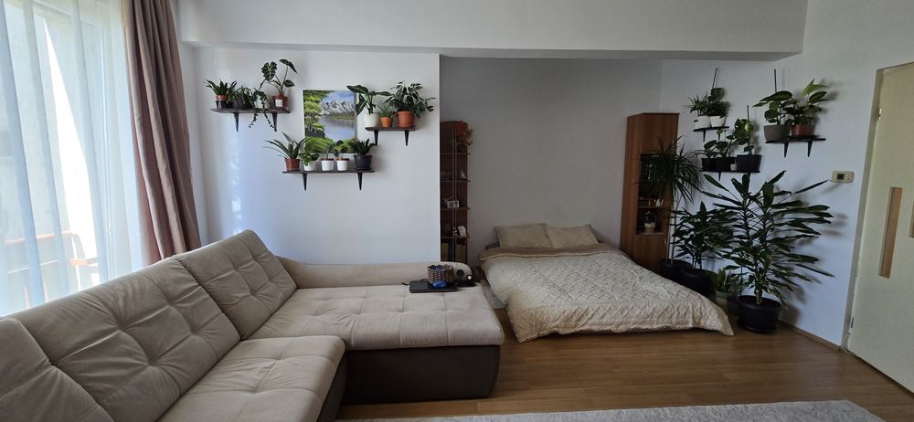 Apartament cu o cameră + boxă beci + garaj