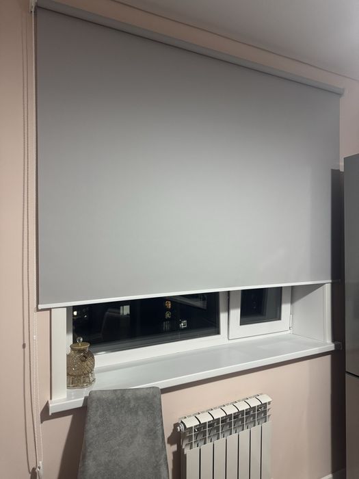 Продам новые , плотные роллшторы .