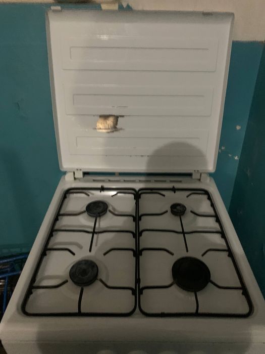 Gaz plita va vitechka sotiladi srochno