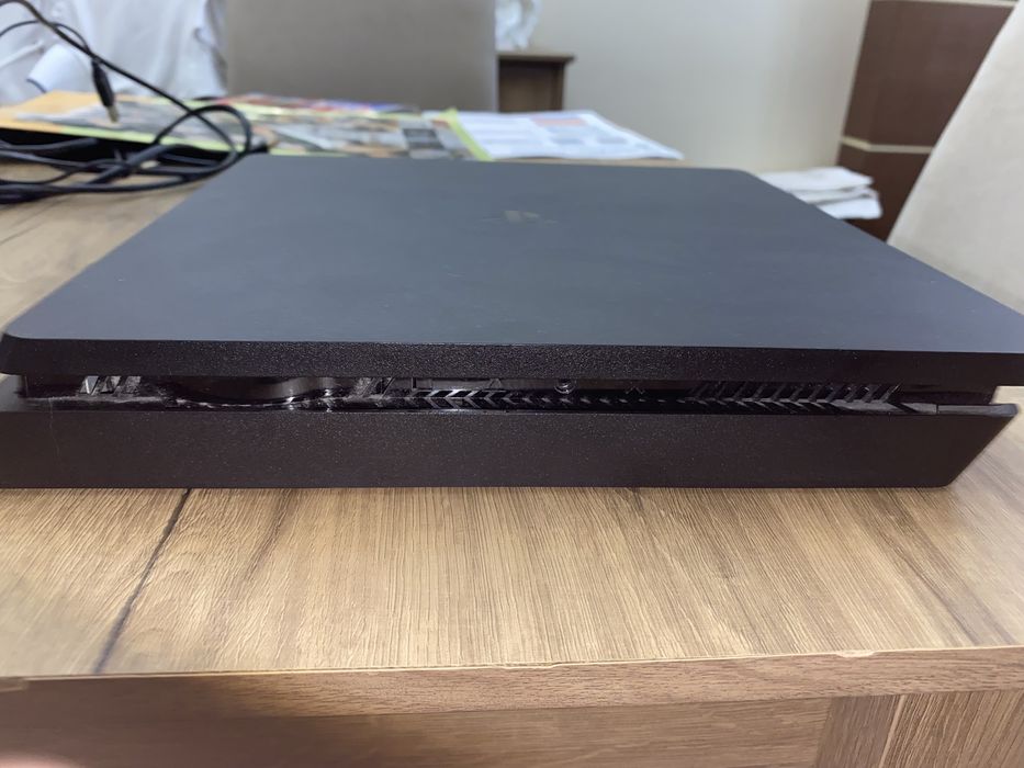Playstation 4 slim