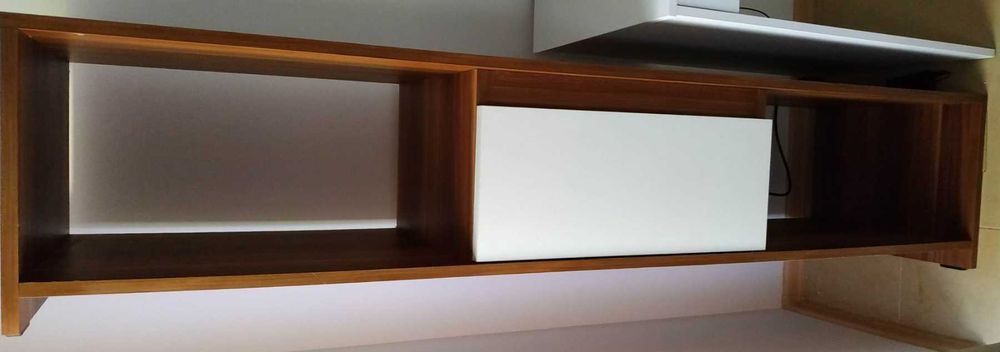 Продавам шкаф за телевизор/ скрин – многофункционален дизайн