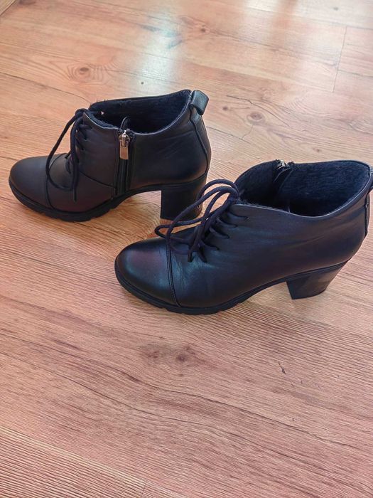 Дамски боти на ток до глезена