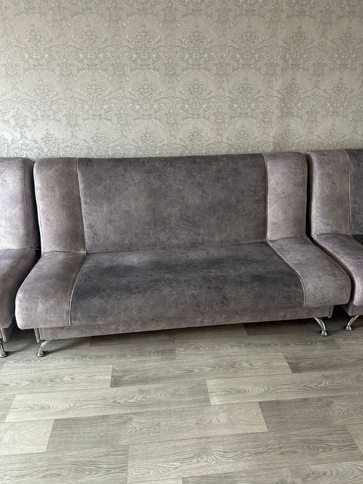 Продам диван с креслами