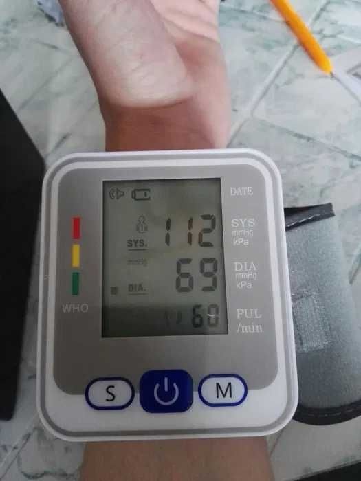 Апарат за кръвно налягане за китка НОВ, 4 модела