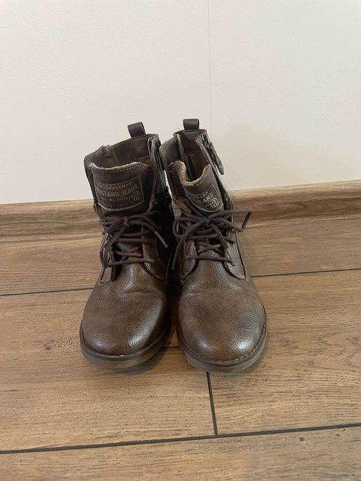 Продавам дамски ботуши Timberland и боти Mustang