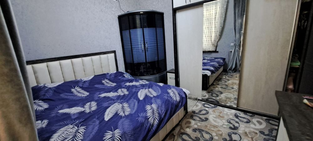 Yunusobod bodomzorda 3,2sotix 8xonali uy srochni sotiladi.Yer narxida.