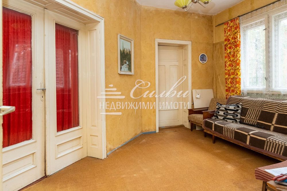 Продава се Етаж от къща в Шумен, Дивизионна болница - 114 кв.м за 1007 €/кв.м - Снимка #1