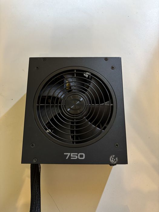 Захранване EVGA 750 GQ Gold я(полумодулно)