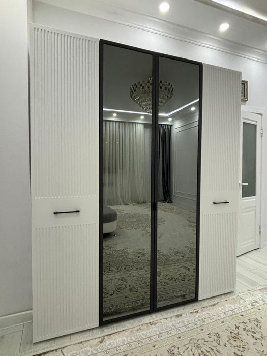 Шифоньер б/у, размер 2,10*1,80,